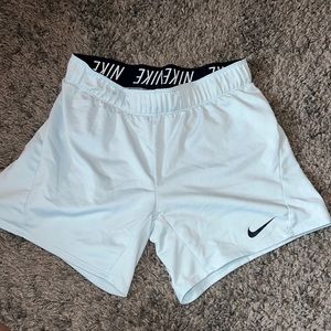 Nike shorts💙